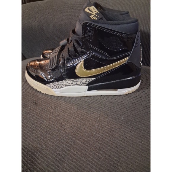 Nike Other - Nike Air Jordan Men's SZ 9 Legacy 312 Black/Metallic Gold-White AV3922-007